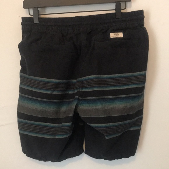 Van’s shorts size Medium stretchy waistband 2 side pockets and 2 back pockets. - Picture 2 of 4